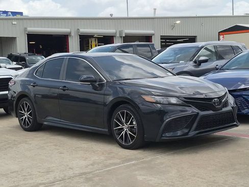 Used 2023 Toyota Camry SE w/ Convenience Package FWD image 4