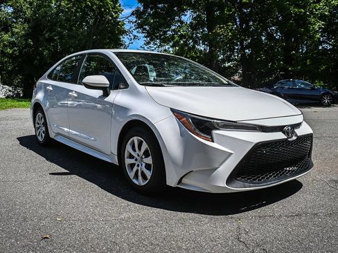 Used 2022 Toyota Corolla LE FWD image 6