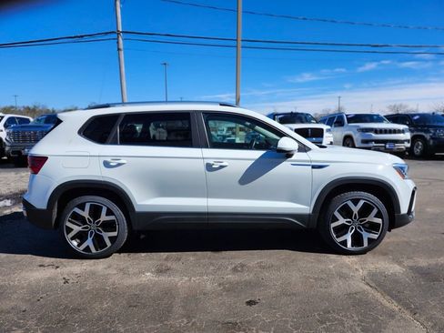 Used 2022 Volkswagen Taos SEL image 6