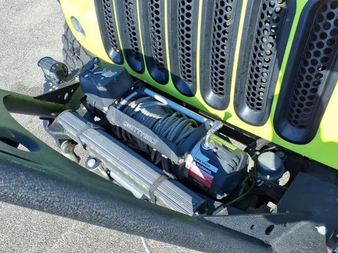 Used 2016 Jeep Wrangler Unlimited Rubicon w/ Connectivity Group image 13