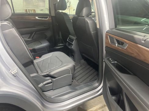Used 2025 Volkswagen Atlas SE w/ Panoramic Sunroof Package image 14