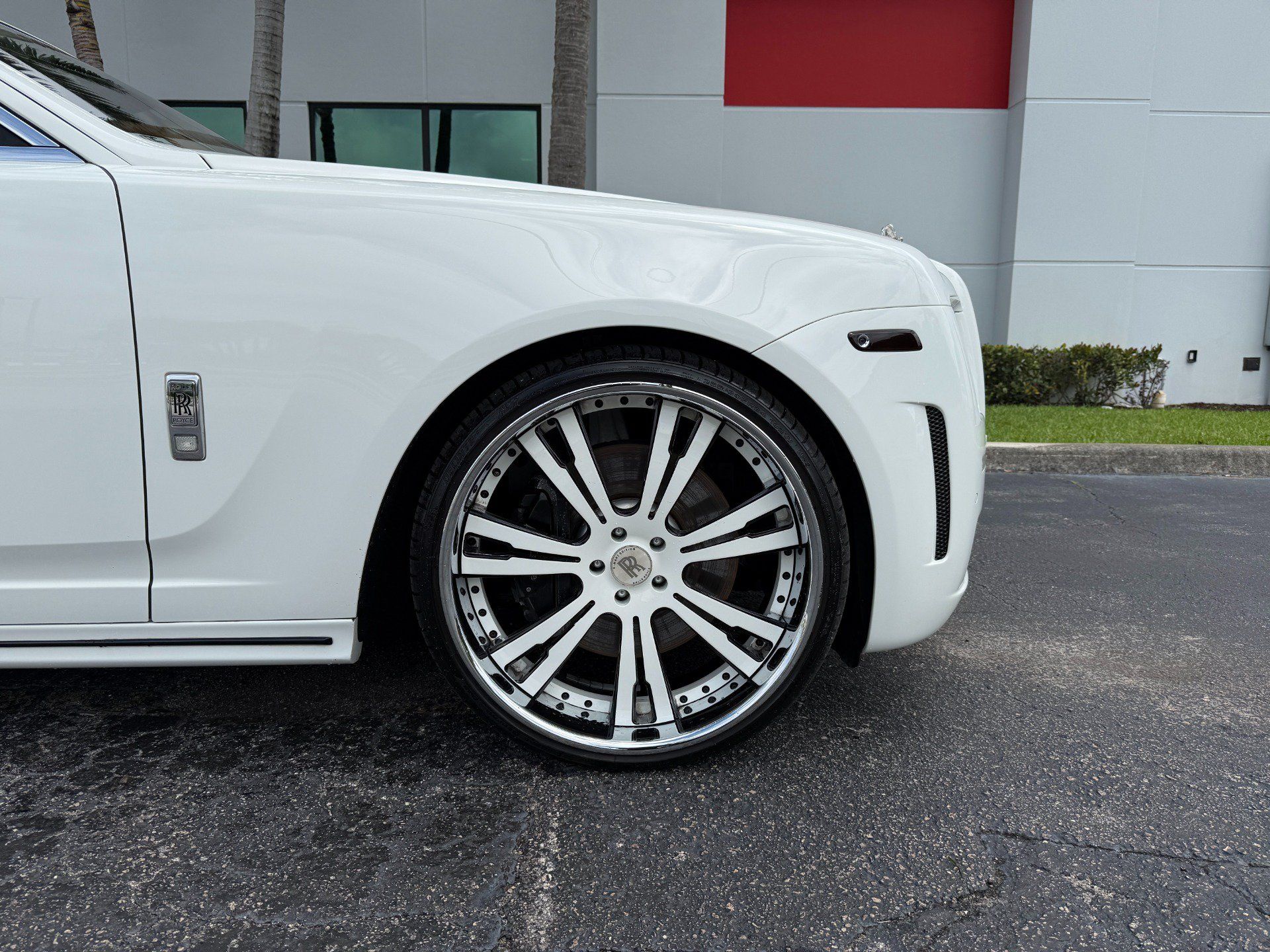 Used 2011 Rolls-Royce Ghost RWD image 3