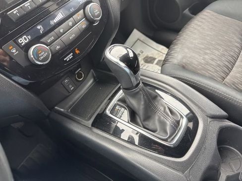 Used 2017 Nissan Rogue SV w/ Midnight Edition Package image 18