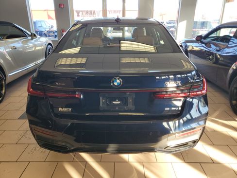 Used 2022 BMW 750i xDrive w/ Executive Package image 5