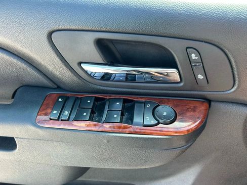 Used 2013 Chevrolet Avalanche LT image 25