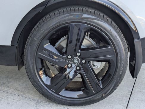 New 2026 Land Rover Discovery Dynamic SE image 19