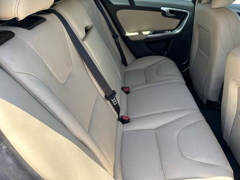 Used 2018 Volvo V60 T5 Dynamic w/ Vision Package FWD image 40