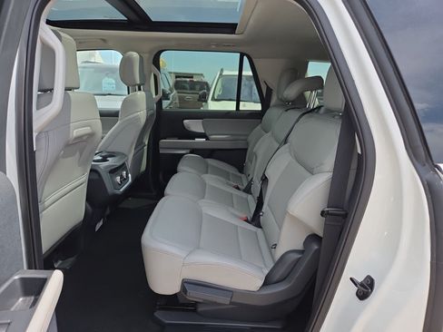 Used 2025 Ford Expedition Max Active AWD/4WD image 6