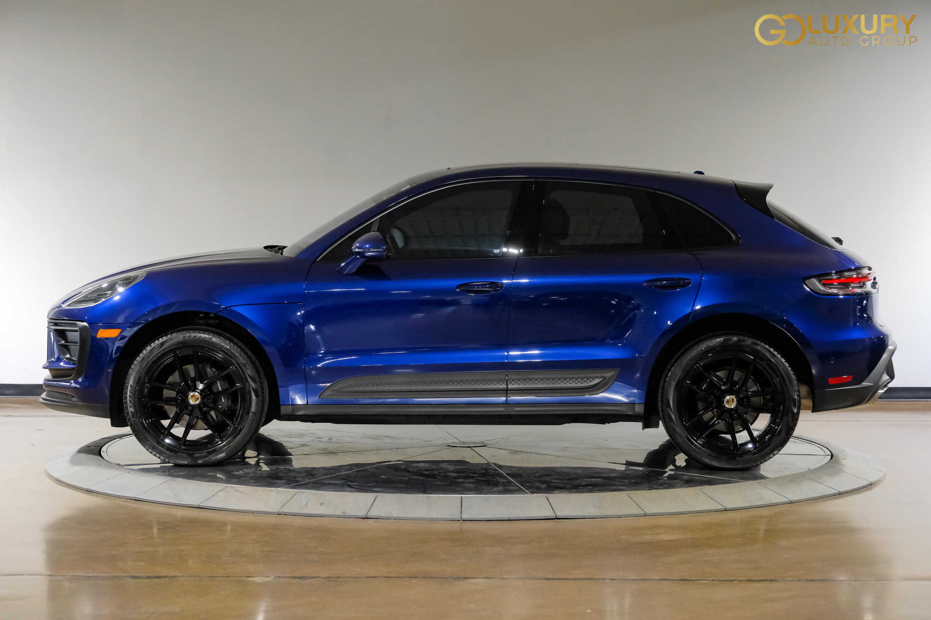 Used 2023 Porsche Macan Turbo AWD/4WD image 13