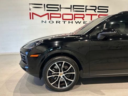 Used 2023 Porsche Cayenne AWD/4WD image 3