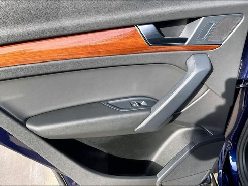 Used 2023 Audi Q5 Premium image 21