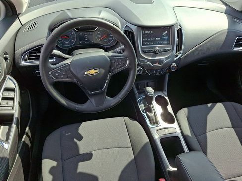 Used 2017 Chevrolet Cruze LT w/ Convenience Package image 2
