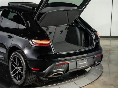 Certified 2025 Porsche Macan image 32