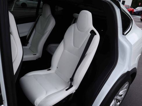 Used 2018 Tesla Model X 100D AWD/4WD image 3