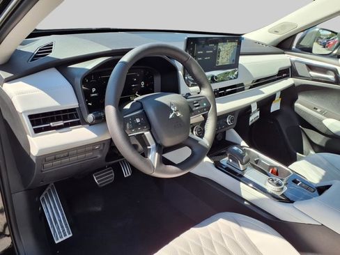 New 2025 Mitsubishi Outlander SEL image 16