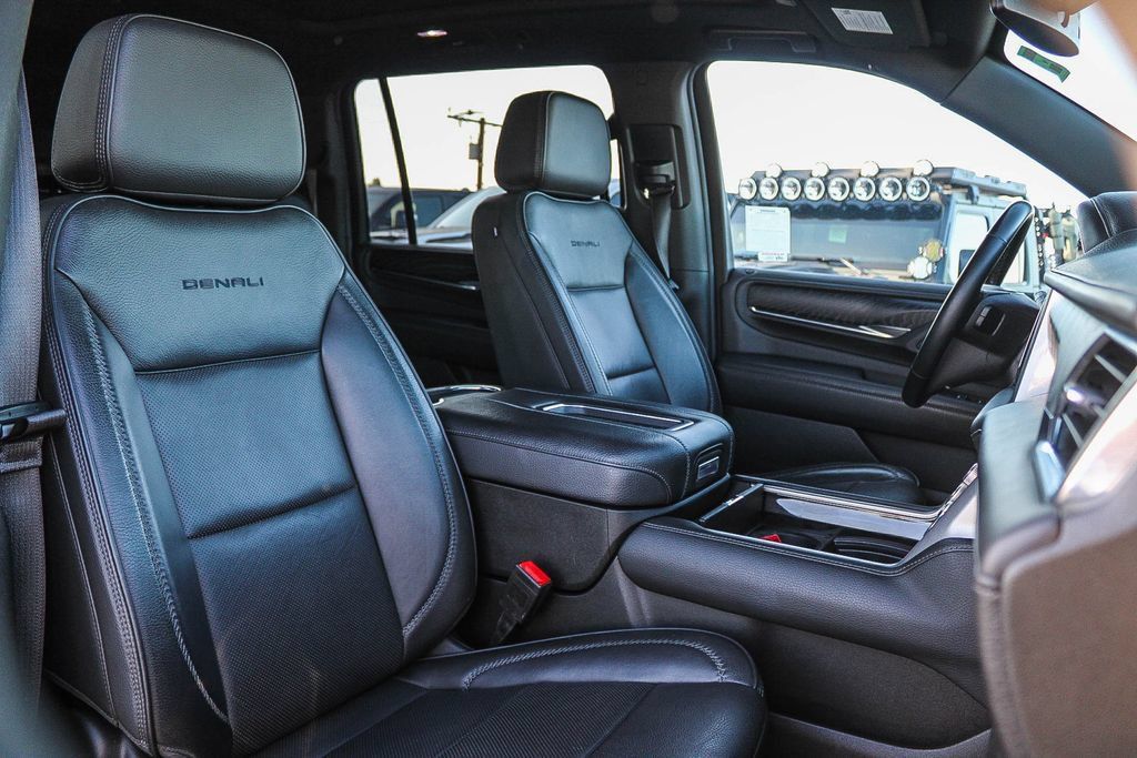 Used 2024 GMC Yukon XL Denali AWD/4WD image 17