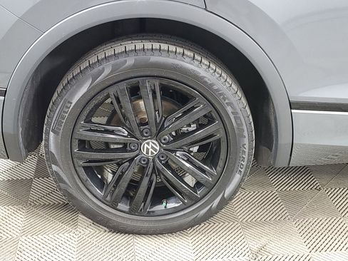 Used 2022 Volkswagen Tiguan SE R-Line image 13