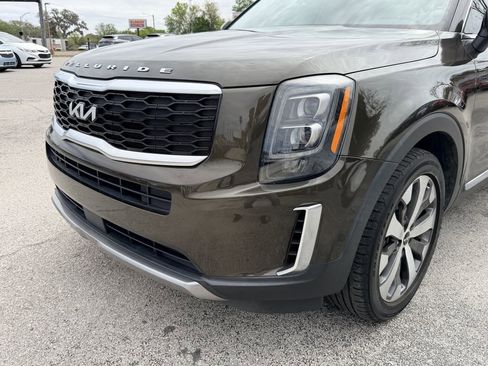 Used 2022 Kia Telluride EX w/ EX Premium Package image 9
