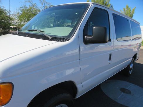 Used 2006 Ford E-350 and Econoline 350 Super Duty Wagon image 8