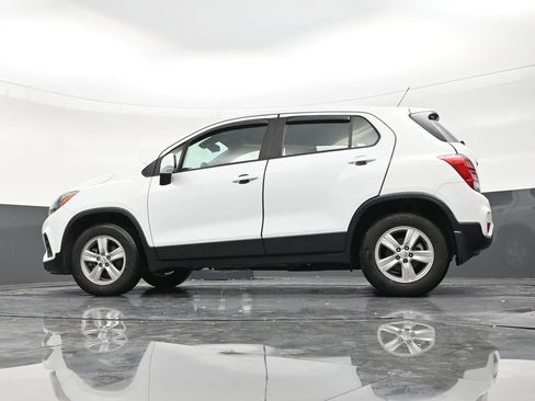 Used 2021 Chevrolet Trax LS AWD/4WD image 22