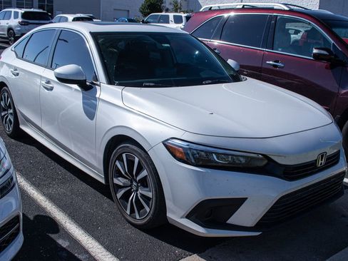 Used 2023 Honda Civic EX image 3