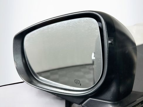 Used 2024 Subaru Ascent Premium w/ Convenience Package image 16