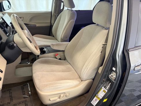 Used 2013 Toyota Sienna LE FWD image 19