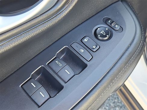 Certified 2025 Honda HR-V LX image 21
