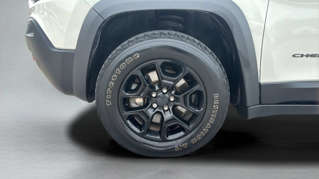 Used 2019 Jeep Cherokee Trailhawk AWD/4WD image 40