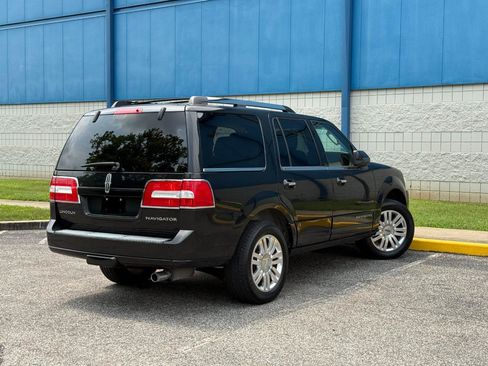 Used 2011 Lincoln Navigator 2WD w/ Monochrome Appearance Pkg image 5
