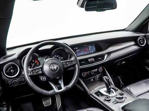 Used 2023 Alfa Romeo Stelvio Ti image 5