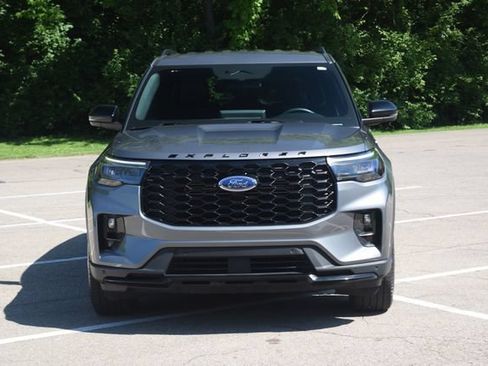 Used 2025 Ford Explorer ST-Line w/ ST-Line Street Pack AWD/4WD image 21
