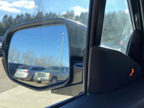 Used 2022 Honda Pilot Touring image 9