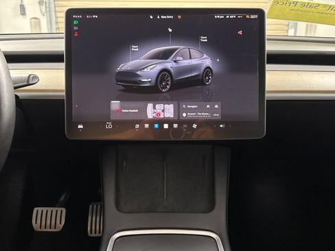 Used 2022 Tesla Model Y Performance AWD/4WD image 16