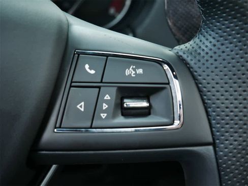 Used 2022 Maserati Levante Trofeo image 17