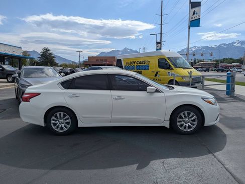 Used 2017 Nissan Altima 2.5 S w/ Power Driver Seat Package FWD image 2