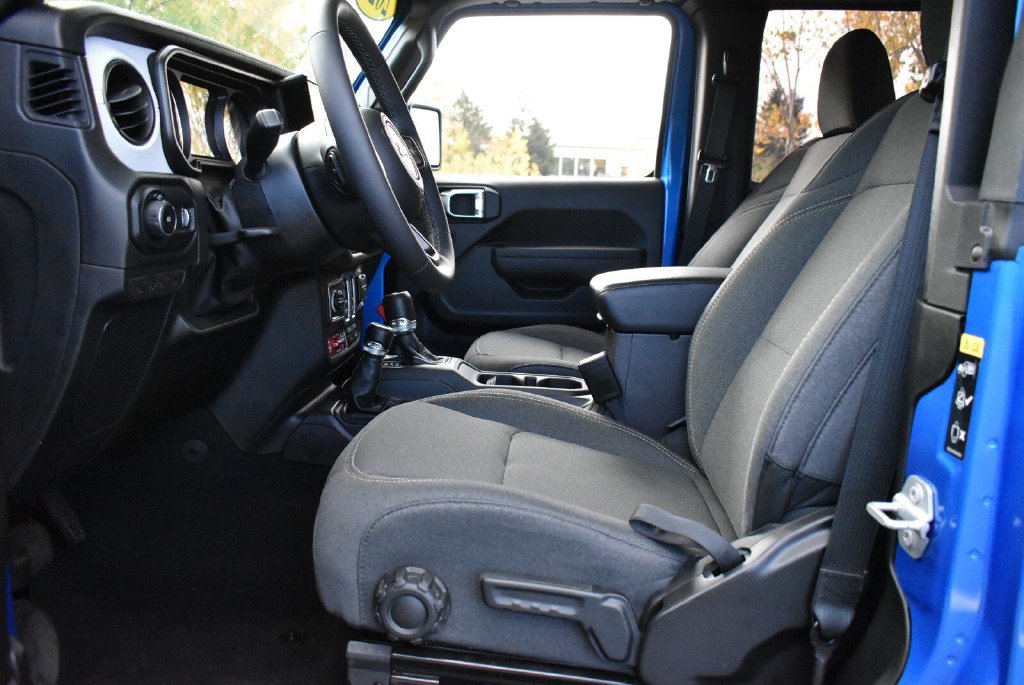 Used 2025 Jeep Wrangler Sport AWD/4WD image 16