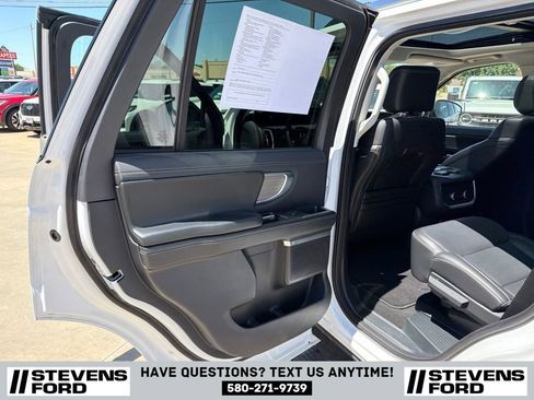 Used 2025 Ford Expedition Platinum AWD/4WD image 38