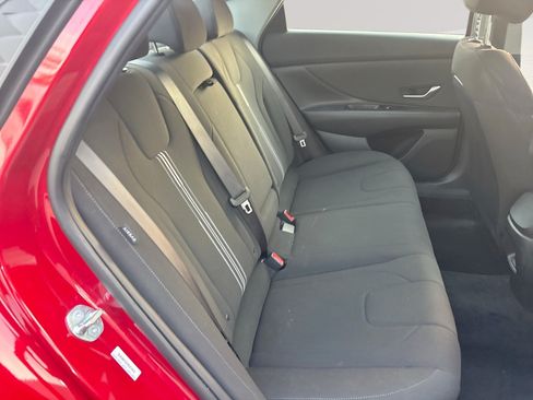 Used 2025 Hyundai Elantra SEL FWD image 27