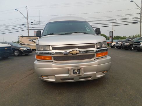 Used 2016 Chevrolet Express 2500 RWD image 8