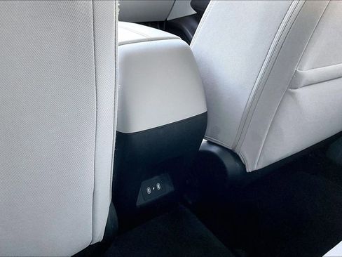 Used 2025 Hyundai Tucson SE image 33