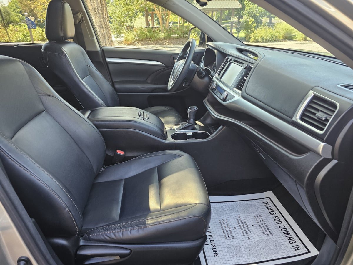 Used 2016 Toyota Highlander XLE AWD/4WD image 50