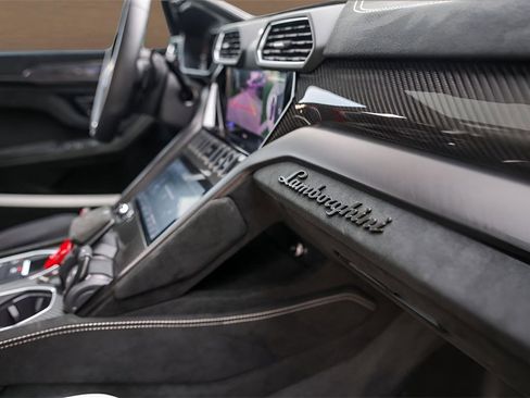 Used 2024 Lamborghini Urus Performante image 38