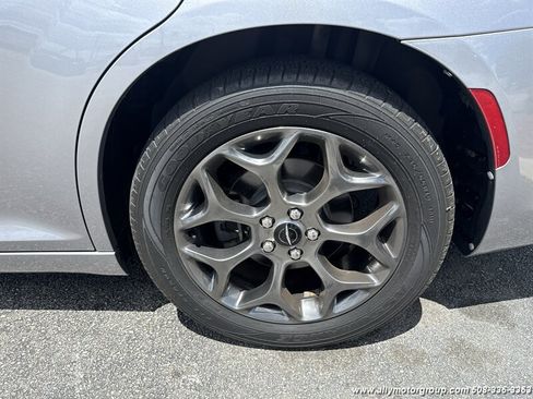 Used 2017 Chrysler 300 S w/ 300S Premium Group AWD/4WD image 10