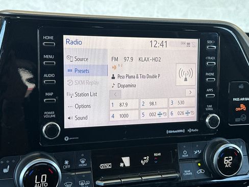 Used 2022 Toyota Highlander XLE AWD/4WD image 18