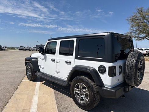 Used 2022 Jeep Wrangler Unlimited Sport image 3
