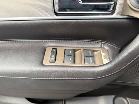 Used 2012 Lincoln MKX FWD image 19