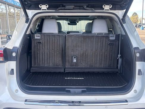 Used 2021 Toyota Highlander Platinum AWD/4WD image 17