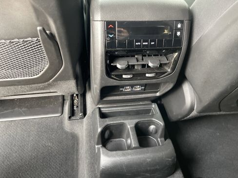 Used 2023 Jeep Grand Cherokee L Laredo image 36