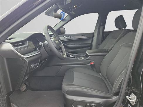 Certified 2025 Jeep Grand Cherokee L Laredo w/ Luxury Tech Group I RWD image 9